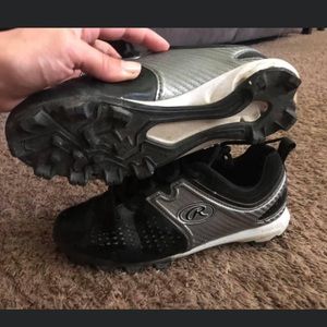 EUC boys cleats size 4